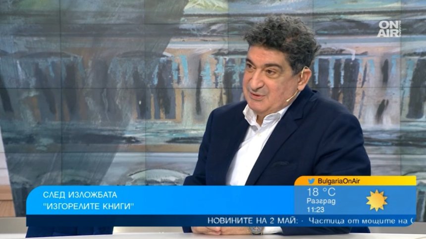 Проф. Греди Асса отправя послание с новата си изложба  "Изгорелите книги"