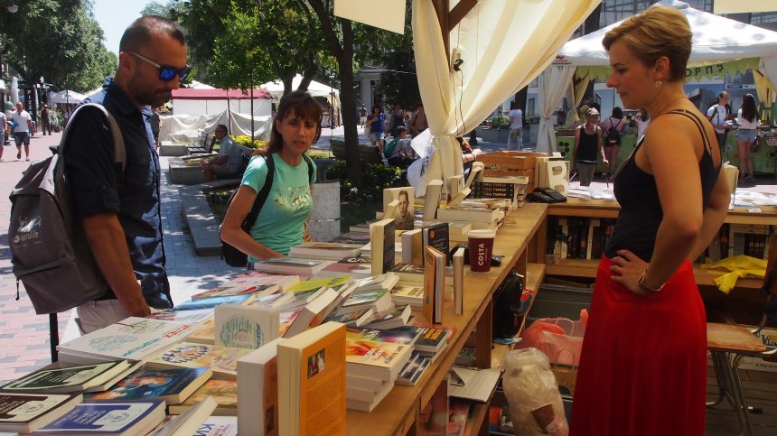 Проучване: Варна е град на традиционно четящи хора