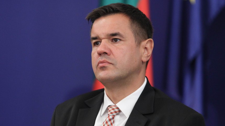Министърът на икономиката: Не е завой към "Газпром" да държим опциите отворени