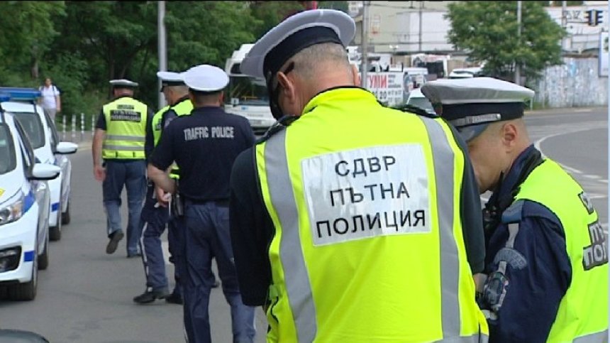 Десетки изгубени регистрационни номера на коли след бурята в София