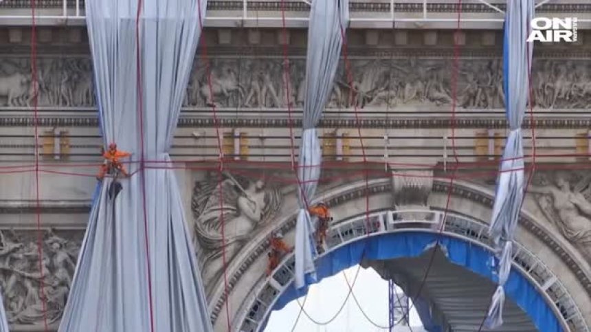 Разопаковат Триумфалната арка в Париж