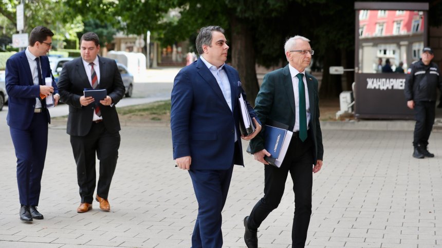 Йотова отговаря утре на ПП ще наложи ли вето на Бюджет 2026