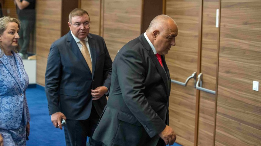 Нов сезон - нов вот на недоверие: Ще падне ли правителството?