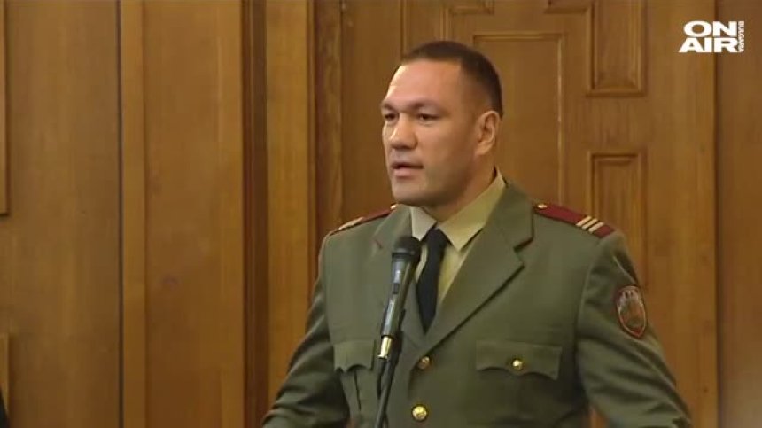 Повишиха Кобрата в лейтенант от резерва. Каракачанов: Пример е за военните 