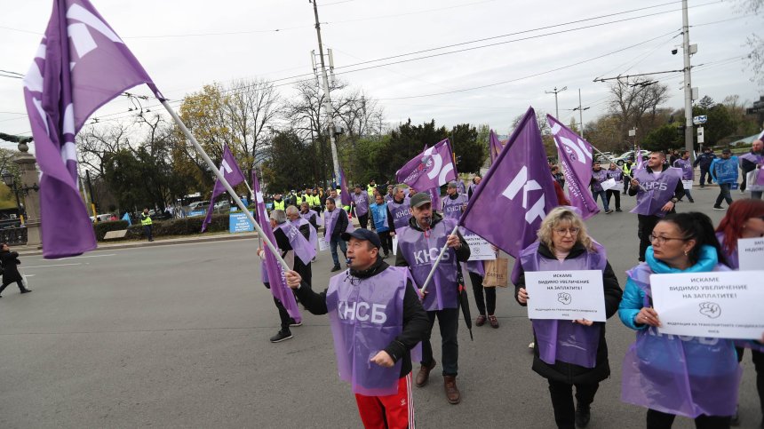 Блокада и затруднено движение в София заради протеста на служителите на градския транспорт (СНИМКИ)