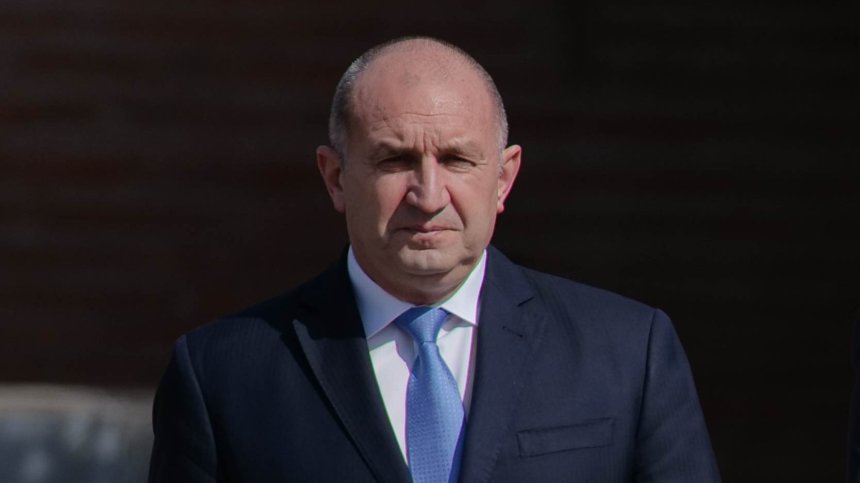 Остана ли Румен Радев неразбран за референдума за еврото?