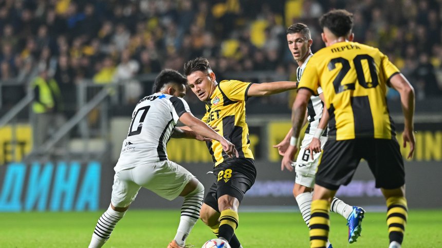 "Ботев" тотално надигра, но не успя да пречупи "Локо" в дербито на Пловдив