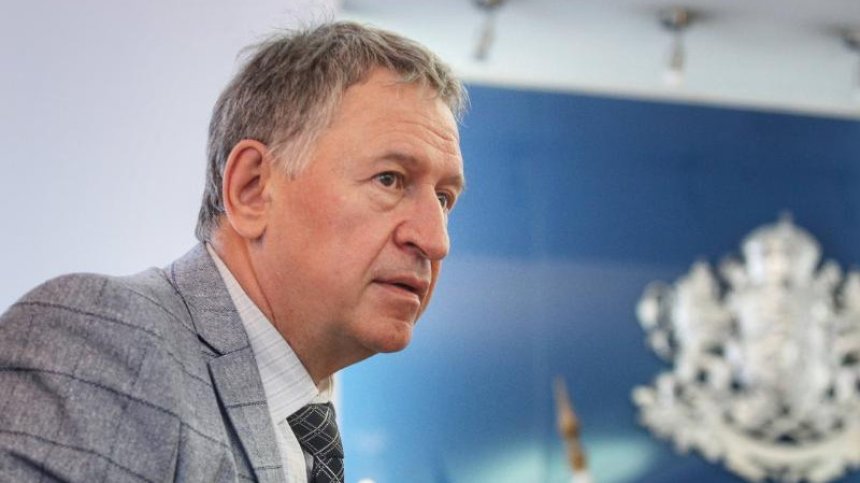 Кацаров пита бизнеса за Ковид мерките, след това ще вземе решение