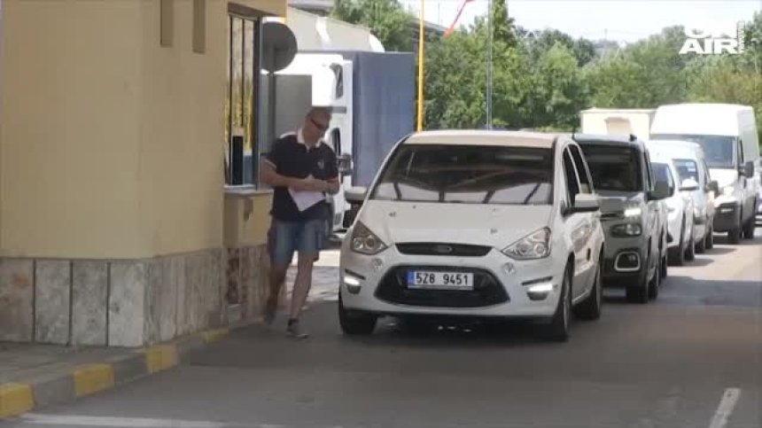 Денонощно правят антигенни тестове на влизане в България през Дунав мост