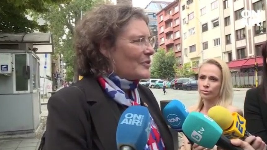 Френският посланик у нас: Елизабет II беше единствената кралица в сърцето на французите