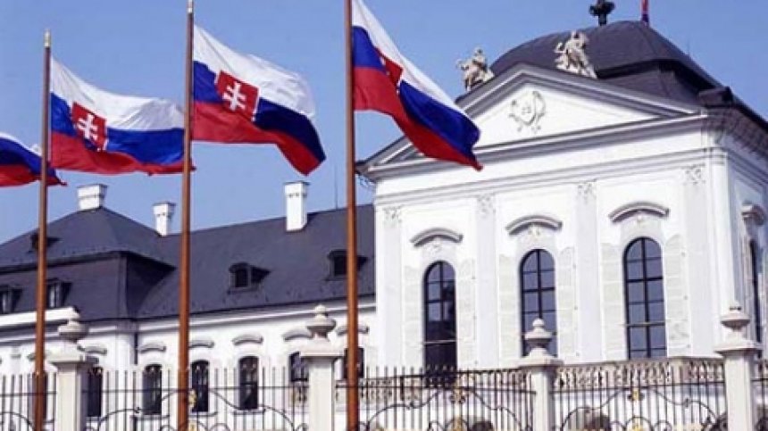 Словакия обсъжда разширяването на Европейския спасителен фонд