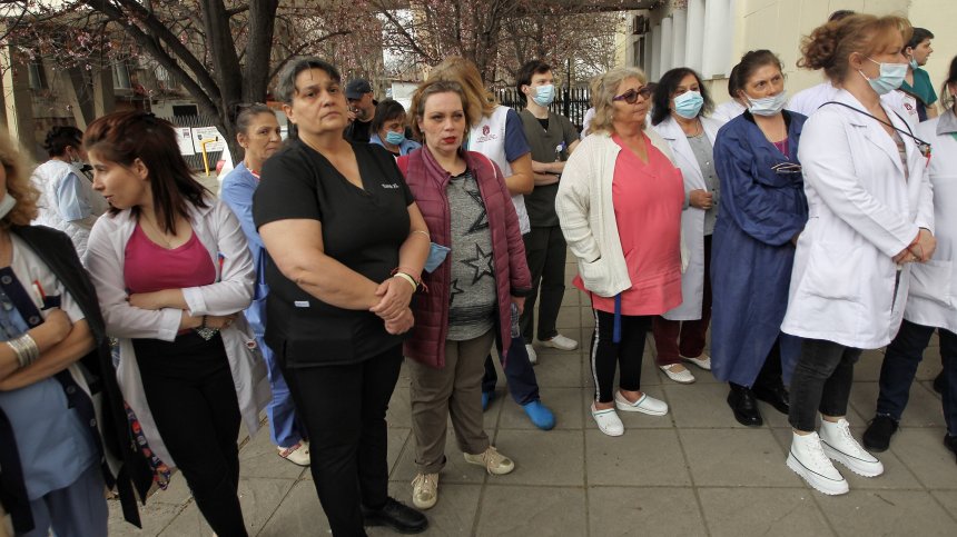 Обидно ниски заплати: Медиците от ИСУЛ излязоха на протест