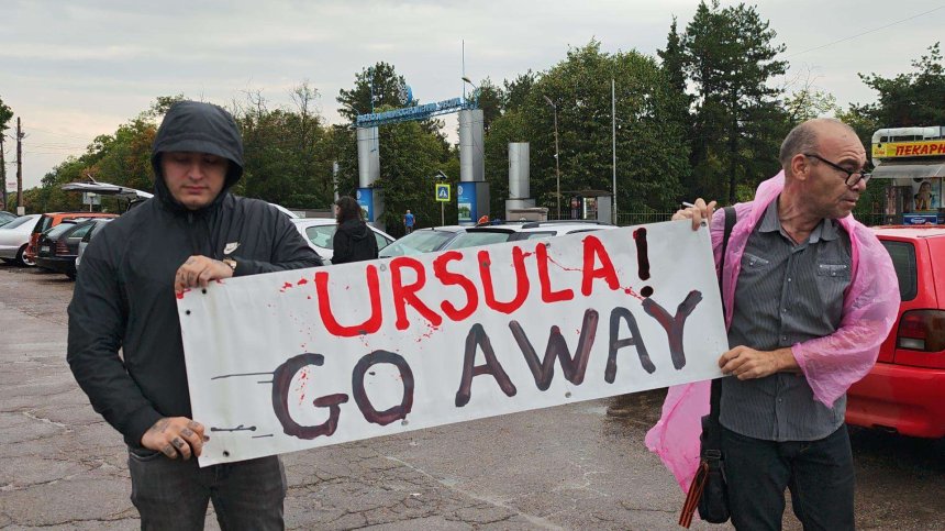 "Възраждане" на протест срещу Урсула фон дер Лайен (СНИМКИ)