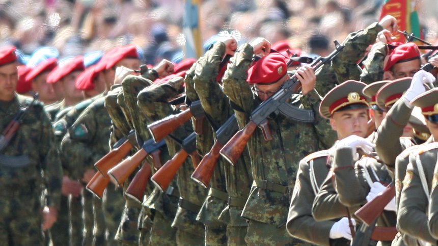 МС реши: Български военни ще обучават украински войници, у нас идват бойни санитари