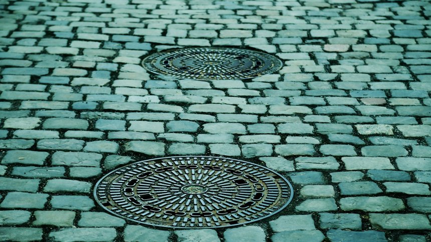 От Helpbook: Опасна шахта пред жилищна кооперация