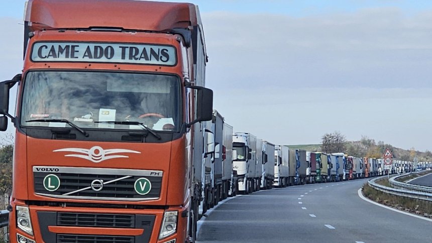 Оранжев код и ограничения за тежкотоварни камиони в 8 области през уикенда