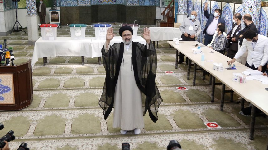 Иран избра нов президент, Рухани призна победата на Раиси