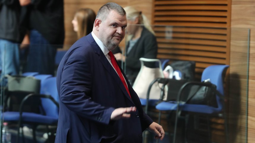 Делян Пеевски към Радев: Румене, излез и не прави партия в президентството