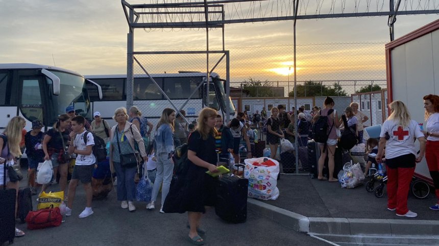 Напрежение в Елхово: Украинците скочиха срещу липсата на храна, вода и климатик