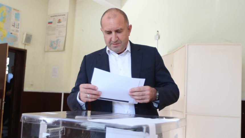 Радев: Уважавам решението на ЦИК, гласувах за развитието на София