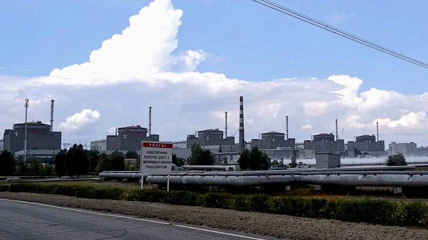 Град в близост до АЕЦ "Запорожие" в Украйна е подложен на артилерийски обстрел