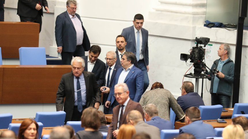 Депутатите с рекорден девети опит за избор на председател на НС