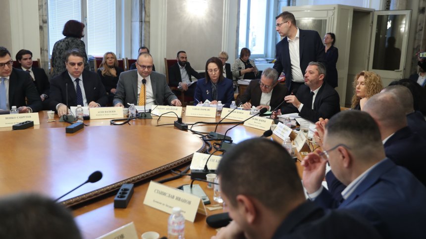 В НС обсъждат удължаването на закона за бюджета