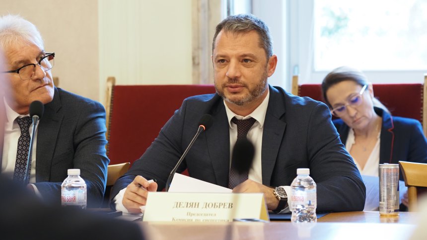 Делян Добрев: 8 месеца 2 правителства бездействат за компенсацията за горивата