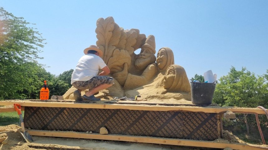 Пясъчни фигури в Бургас ни пренасят в света на приказките