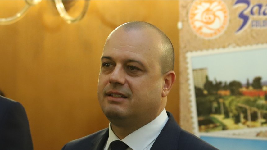 Министърът на туризма: Бежанците час по-скоро да започват да се трудят