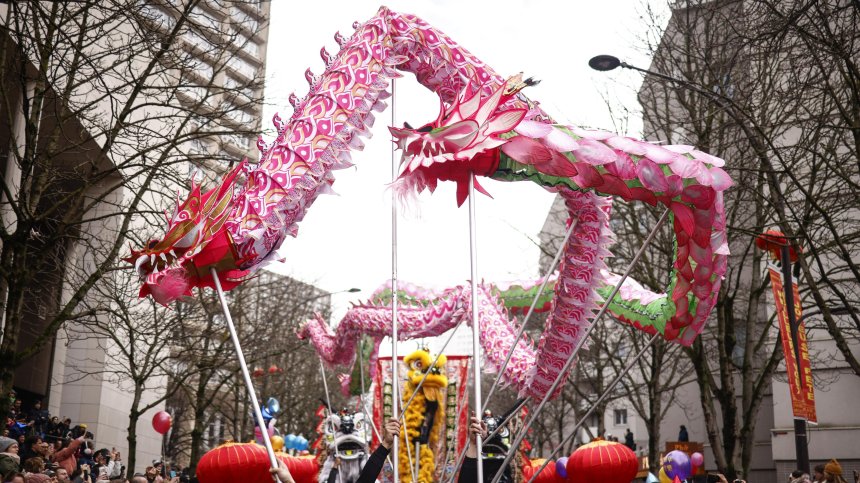 Годината на Дървената змия: Време за промени и нови възможности през 2025