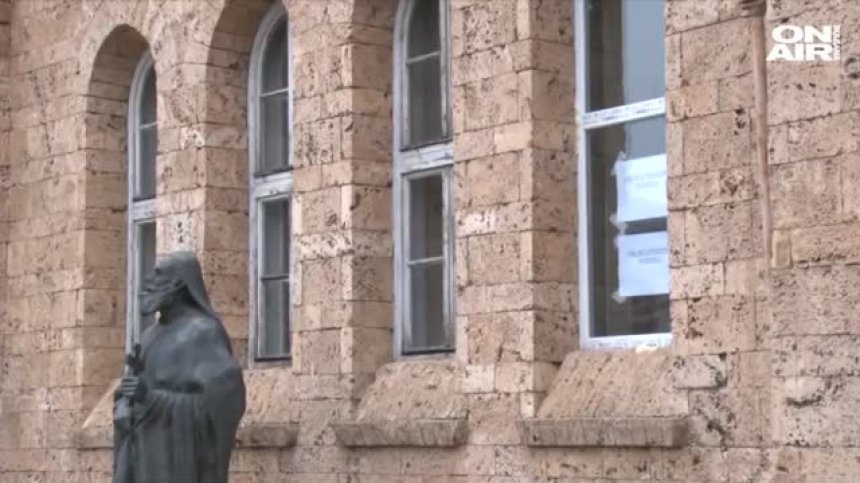 ПВЦ на галерията във Велико Търново, жителите с подписка против ремонта
