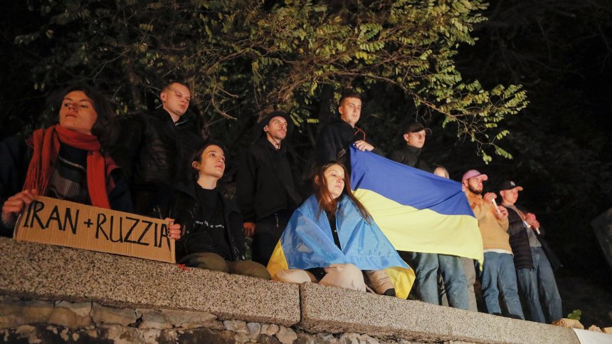 ЕС санкционира Иран за нарушаване на човешките права, страната я грози наказание и за Украйна