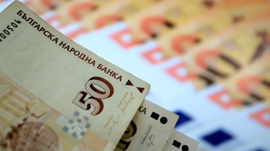 Доходите изпреварват инфлацията, 5,5% ще ни спънат за Еврозоната