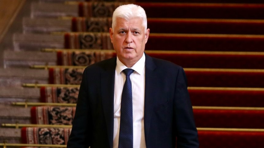 Стоянов: Американските самолети-цистерни напуснаха авиобаза "Безмер"