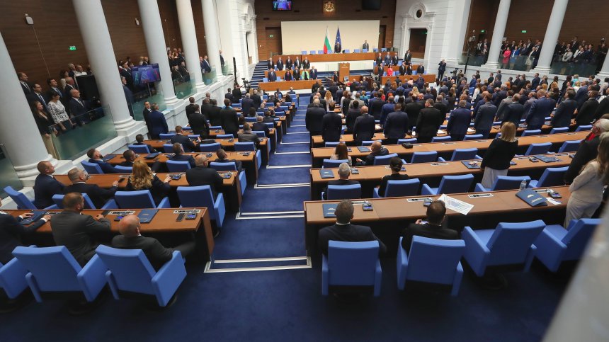 НС задължи МС да осигури средства за пострадалите от пожарите