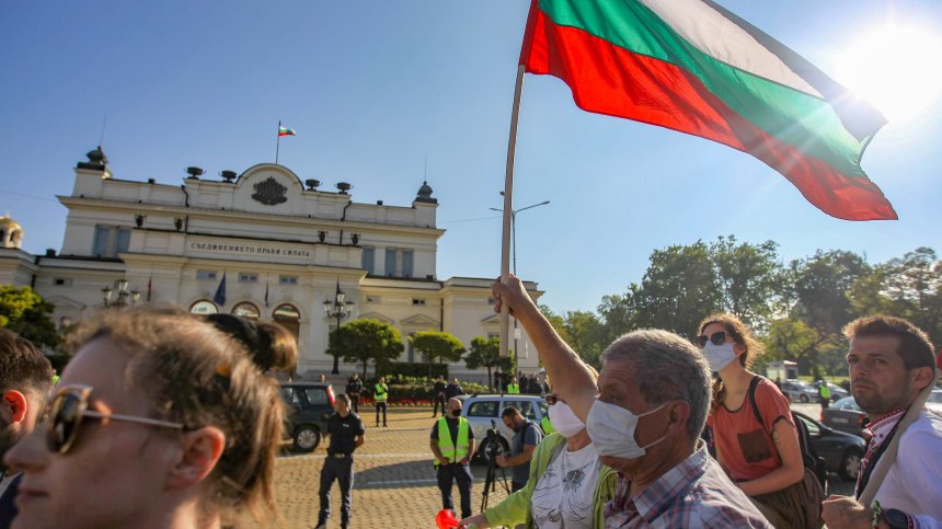 ГЕРБ се консолидира, парите от ЕС увеличават интереса към властта