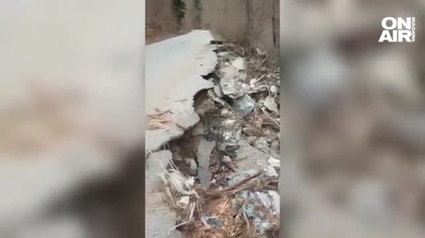 Нови срутища по пътя за Триград и Ягодинската пещера