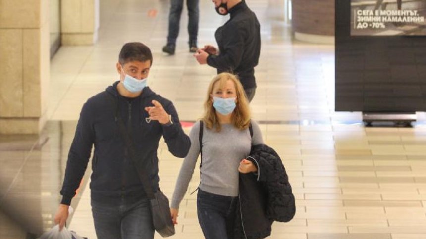 Маските няма да бъдат задължителни, когато броят на имунизираните достигне 65%