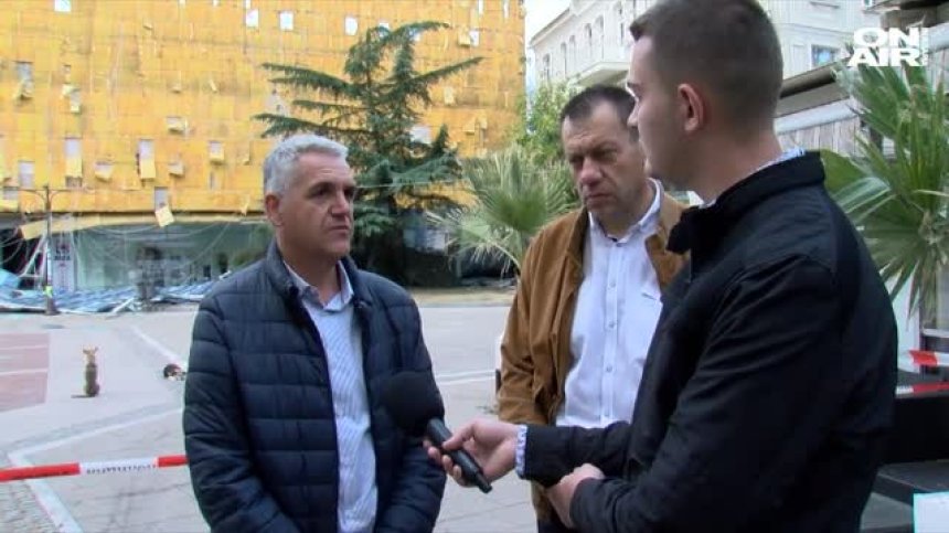 Благоевградски ученици се спасили на косъм от падащата фасада на мола