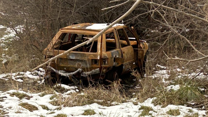 Изоставена кола в парк &rdquo;Въртопо": Сборище на наркомани, превръща се в сметище