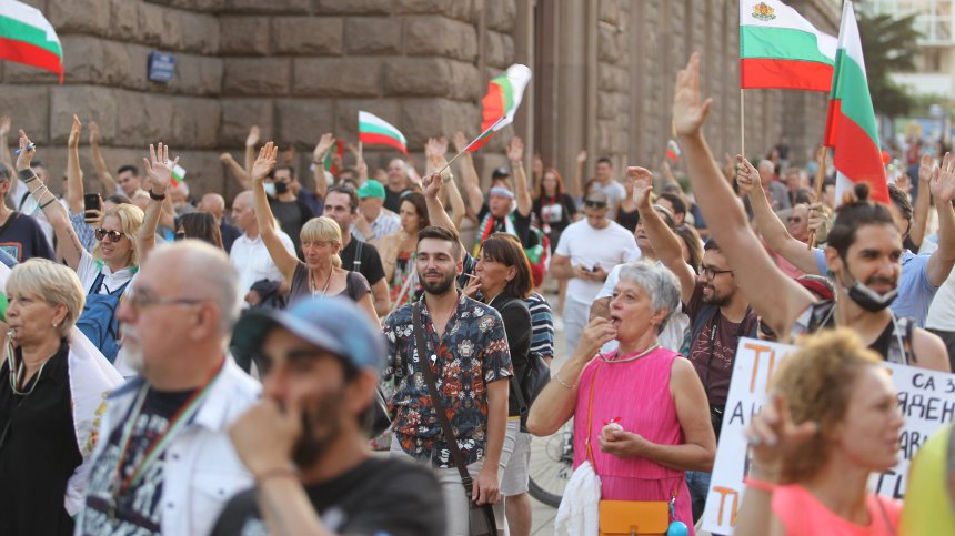 37 дни протести: Протестиращите блокират бул. "Ситняково" за втора поредна вечер