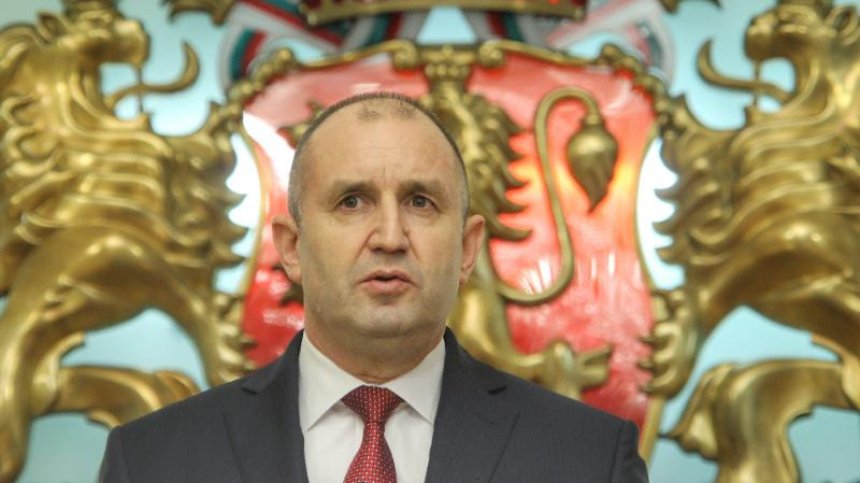Радев подписа указ, свиква 49-ото НС на 12 април