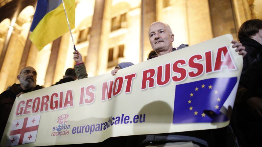 "Грузия не е Русия" - хиляди протестираха в Тбилиси след изборите (СНИМКИ)