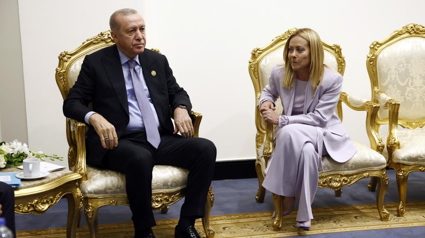 Ердоган към Мелони: Изглеждаш страхотно, но спри да пушиш (+ВИДЕО)