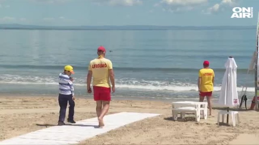 Време за море: Откриха сезона на плаж ''Крайморие''