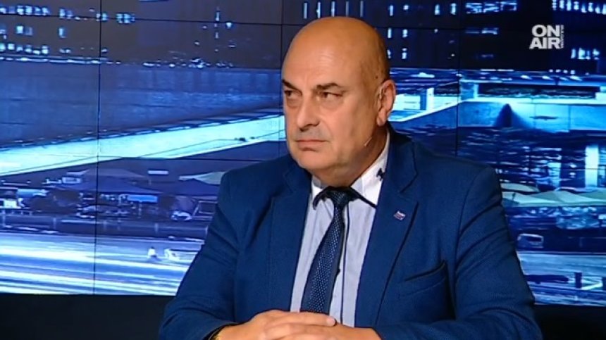 Патриот: Не трябваше да отпускаме стадионите, пречат на стопирането на заразата