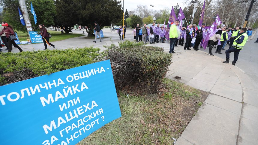 Заплатите в градския транспорт в София се вдигат със задна дата с 300 лв.