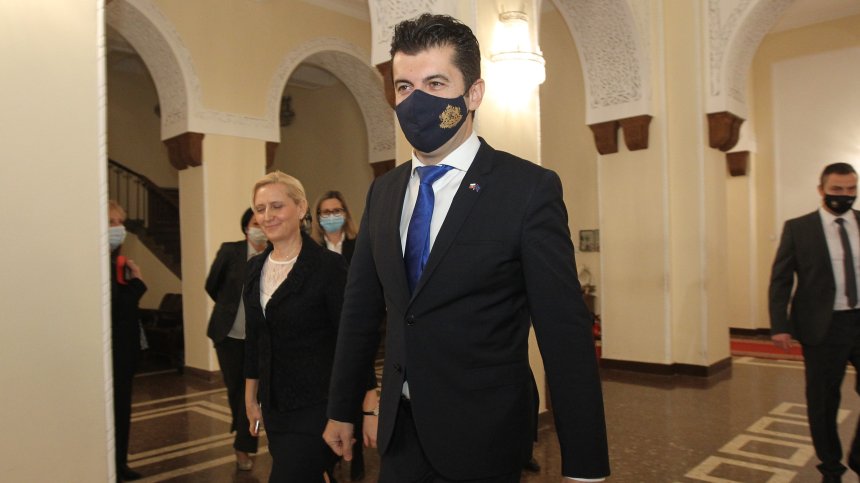 Премиерът Петков на официална визита в Сърбия по покана на Бърнабич