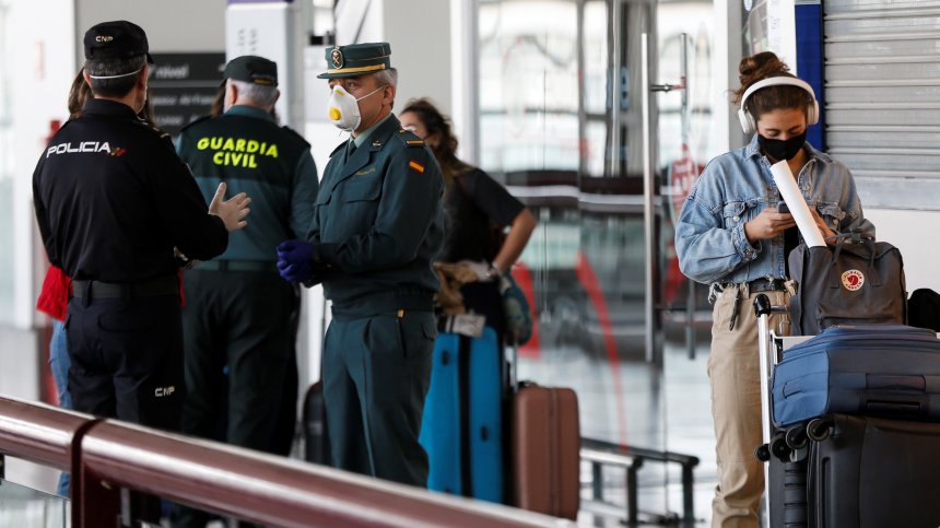 Испания облекчава мерките за половината от населението